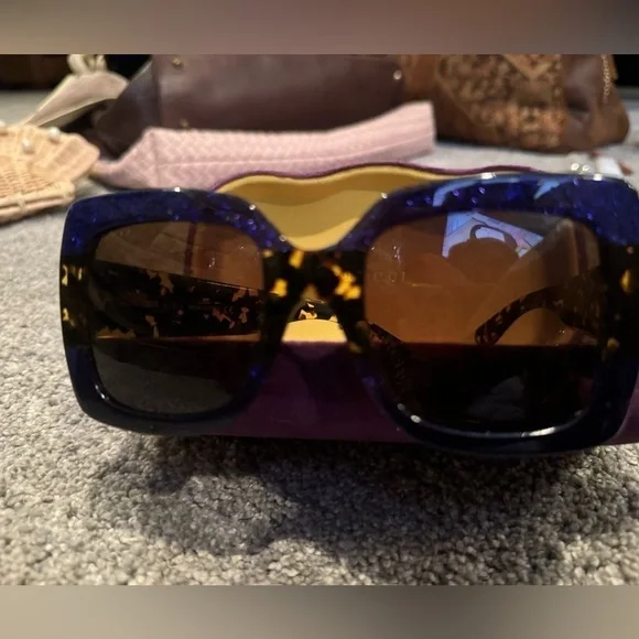 GUCCI OVERSIZED SUNGLASSES GG0083s 100% AUTHENTIC - Picture 4 of 12